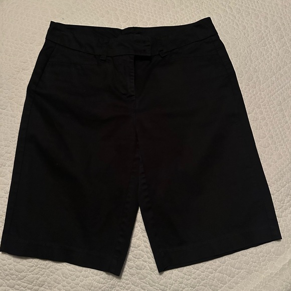 Tommy Hilfiger shorts - Picture 2 of 4